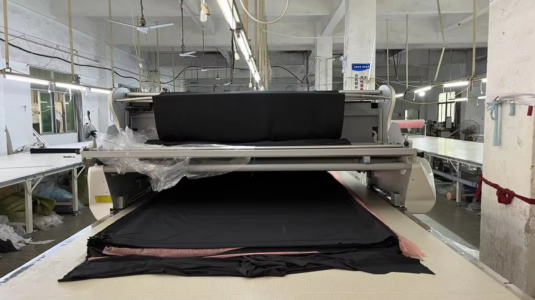 cloth spreading machine