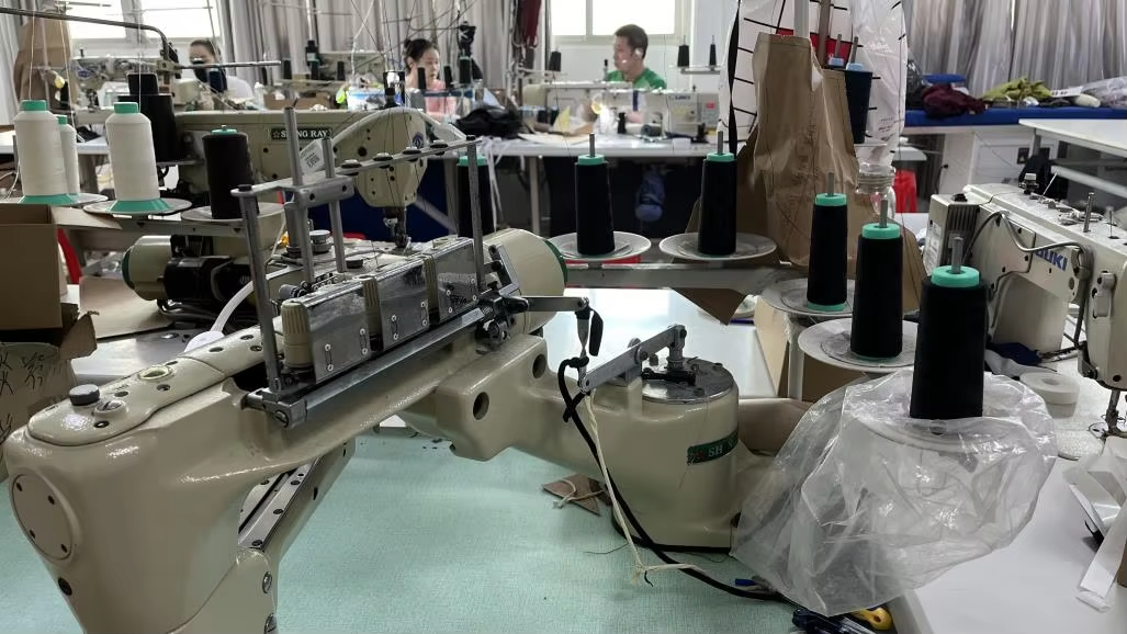 four needles six lines sewing machine